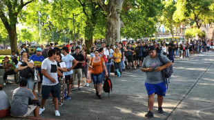 'N&atilde;o h&aacute; grana', lema de Milei, &eacute; testado nas ruas - h&aacute; paci&ecirc;ncia?