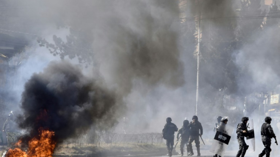 La Paz fue escenario de choques callejeros entre polic&iacute;as y productores de coca