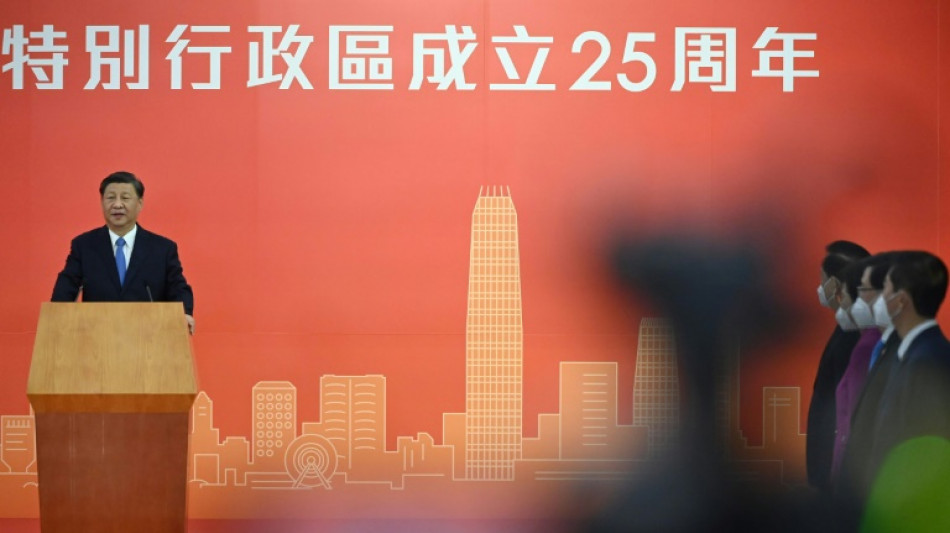 El presidente de China dice que Hong Kong "renaci&oacute; del fuego" en su visita por los 25 a&ntilde;os de retrocesi&oacute;n