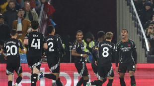 Arsenal goleia West Ham e ultrapassa City no Campeonato Ingl&ecirc;s