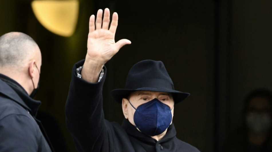 Italie: Berlusconi sort de l'hôpital après une semaine