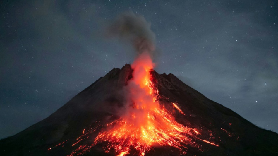 Nueva espectacular erupción del volcán indonesio Merapi