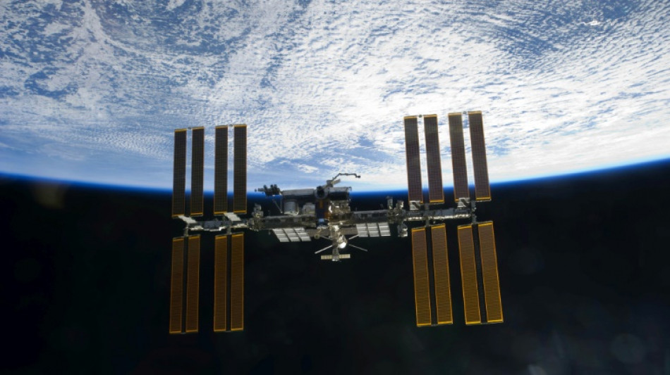 Moscou ram&egrave;ne sur Terre deux cosmonautes russes et un astronaute am&eacute;ricain