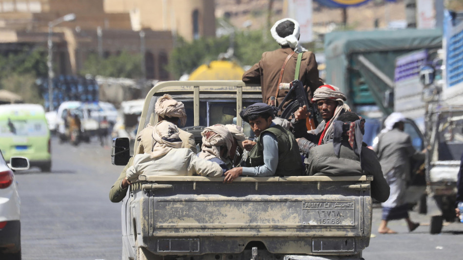 'Houthi prendono di mira la sede del governo a Aden in Yemen'
