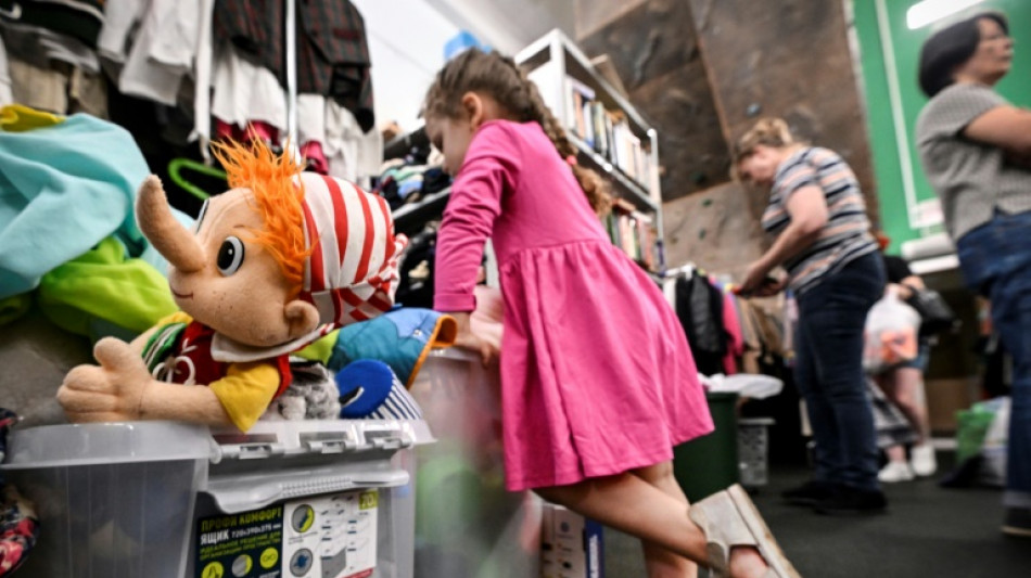 In silent protest, Russian volunteers help Ukraine refugees