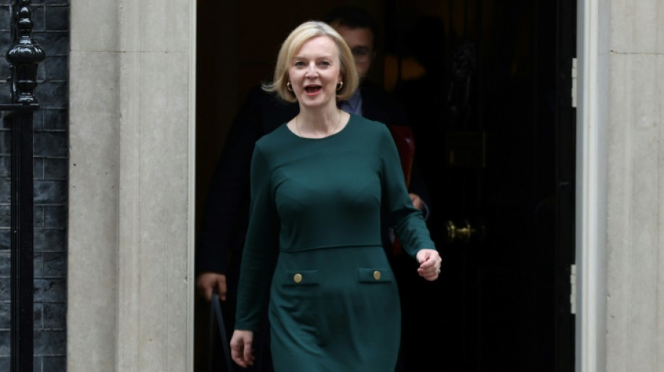 La primera ministra brit&aacute;nica sufre ataques crecientes en sus propias filas