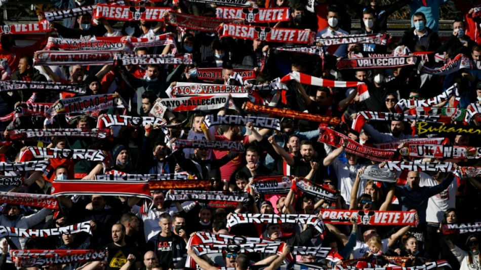 Tr&ecirc;s torcedores do Rayo Vallecano s&atilde;o hospitalizados ap&oacute;s ataque a dois &ocirc;nibus na Pol&ocirc;nia