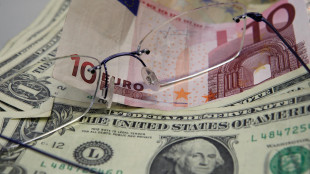 L'euro si indebolisce ancora sul dollaro