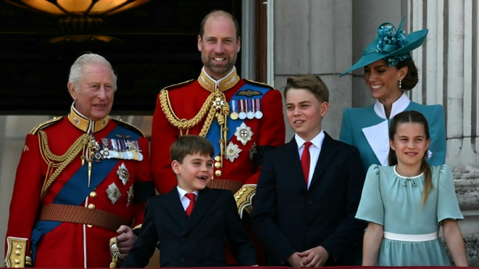 Schweigeminute bei Geburtstagsparade für König Charles III. für Absturzopfer in Indien