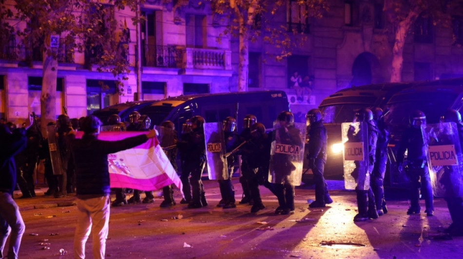 Extrema direita protesta contra projeto de anistia a independentistas catal&atilde;es na Espanha