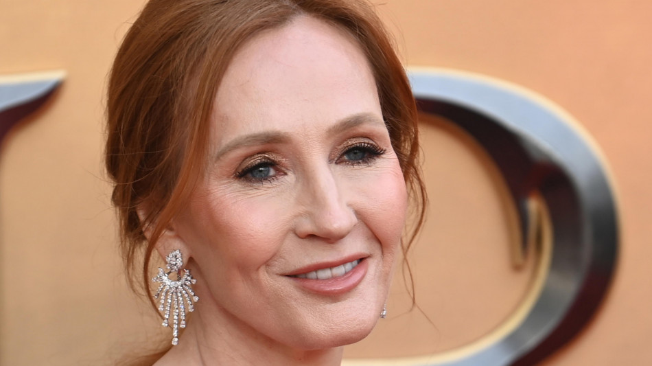 Sentenza Gb su trans, spopola celebrazione-sfida di Rowling