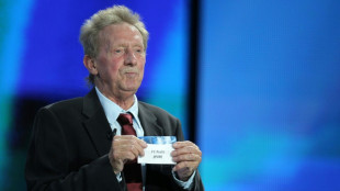 Denis Law, lenda do Manchester United e do futebol escoc&ecirc;s, morre aos 84 anos