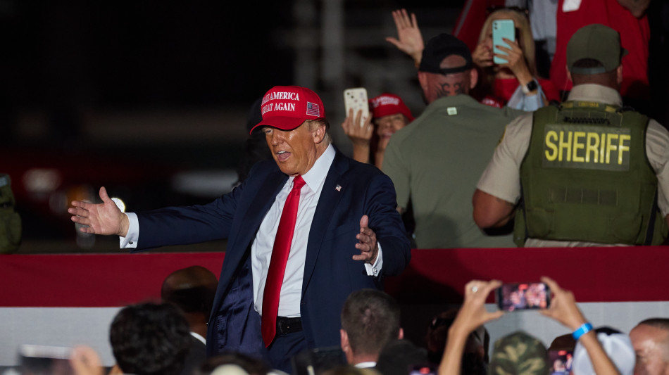 Trump chiede per Harris un test cognitivo e di agilit&agrave;