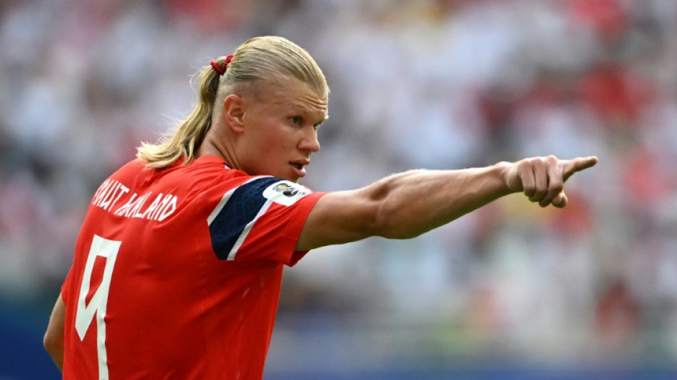 Haaland processa companhia a&eacute;rea por uso indevido de seu rabo de cavalo