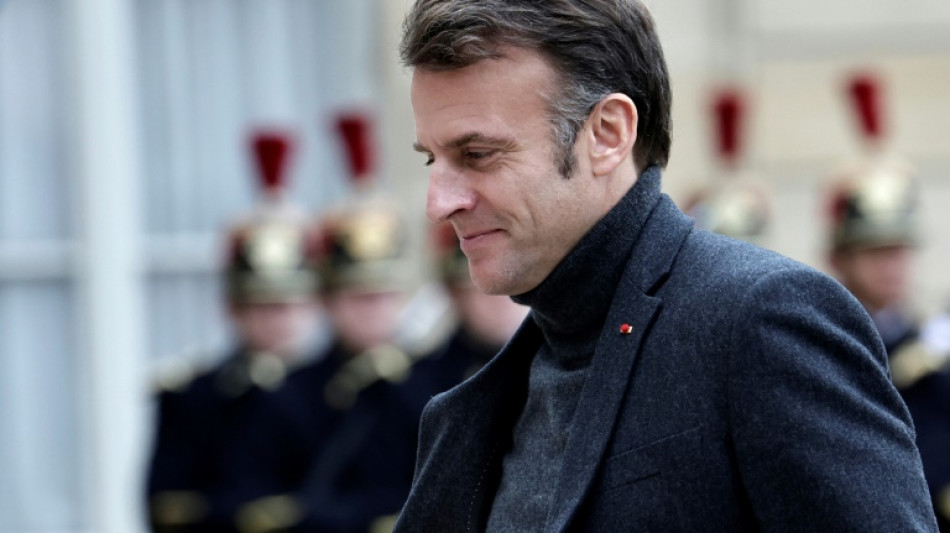 En qu&ecirc;te d'un Premier ministre, Macron r&eacute;unit les partis mardi, hors RN et LFI