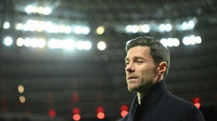 Leverkusen se mostra otimista sobre perman&ecirc;ncia do t&eacute;cnico Xabi Alonso