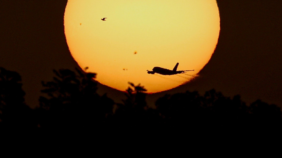 Media, 'attacco dell'Iran con droni all'aeroporto di Dubai'