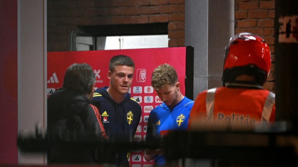 Confinados en el estadio por el atentado, la larga espera de los espectadores del B&eacute;lgica-Suecia