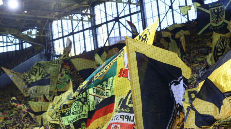 Zuschauer m&uuml;ssen im Dortmunder Stadion bleiben