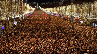 Le Nouvel An sur les Champs-Elys&eacute;es, test s&eacute;curitaire avant les JO