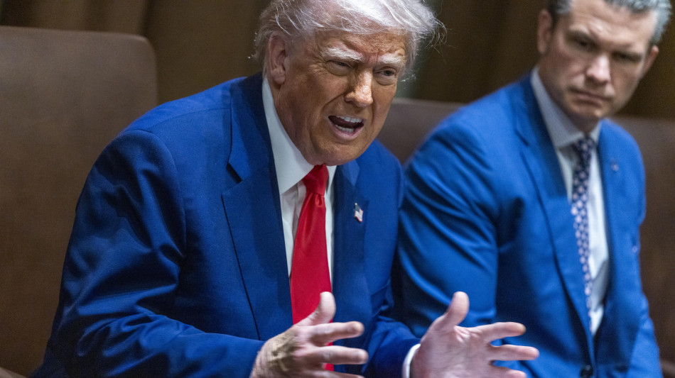Trump, annuncio dazi su semiconduttori in settimana