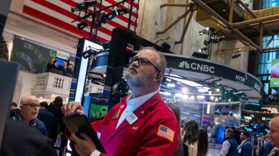 Wall Street finit en forte baisse, la Fed douche les attentes du march&eacute;