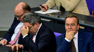 Bundestagsdebatte über Wehrdienst: Pistorius pocht auf umfassende Musterung