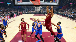 Heat humble Celtics for sixth straight win, Cavs top Knicks