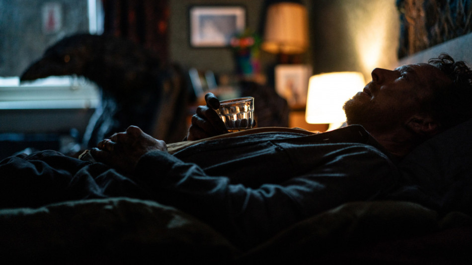 Cumberbatch nel 'caos del lutto e della vita' in L'ombra del corvo