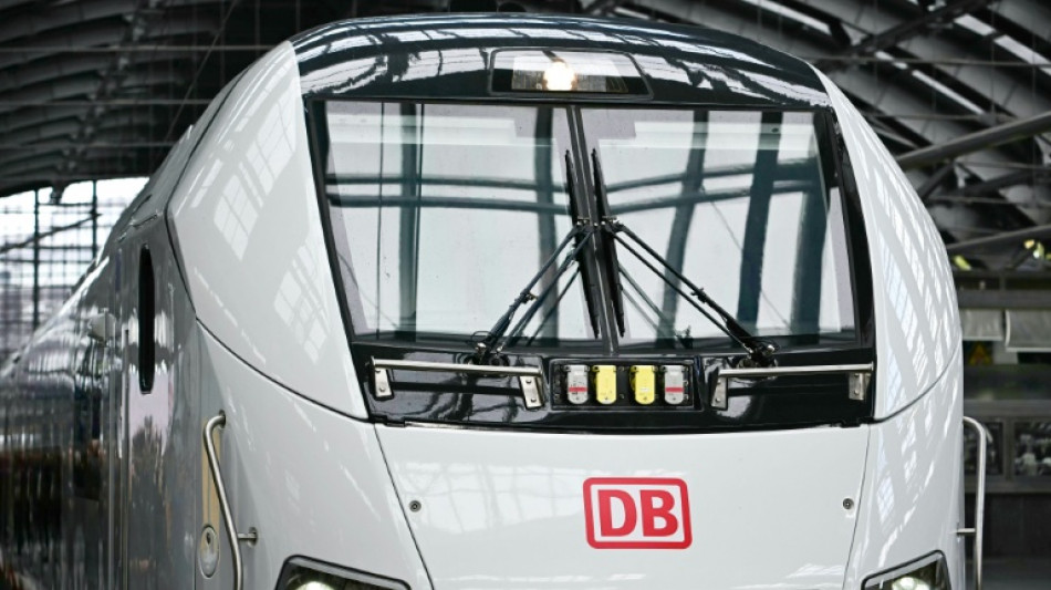 Verkehrsminister Schnieder: Zustand der Bahn geht in "demokratiegef&auml;hrdende Richtung"