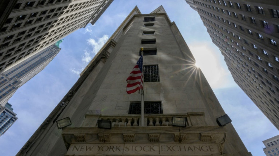 Wall Street ouvre pr&egrave;s de l'&eacute;quilibre