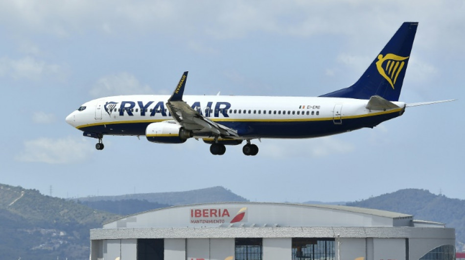 Espa&ntilde;a multa a cuatro aerol&iacute;neas de bajo coste por cobrar el equipaje de mano