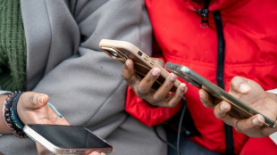 Fran&ccedil;a estuda proibir redes sociais para menores de 15 anos