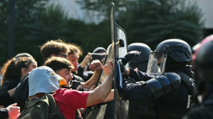 New clashes erupt as protests disrupt over 560 French schools
