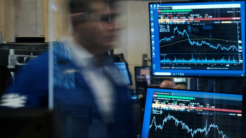 A Wall Street, le Dow Jones creuse ses pertes et l&acirc;che plus de 2%