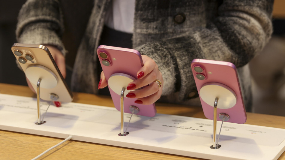 Cnn, i-Phone potrebbe costare 3.500 dollari se prodotto in Usa