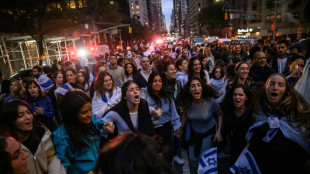 Manifesta&ccedil;&atilde;o em Nova York re&uacute;ne milhares de pessoas em apoio a Israel