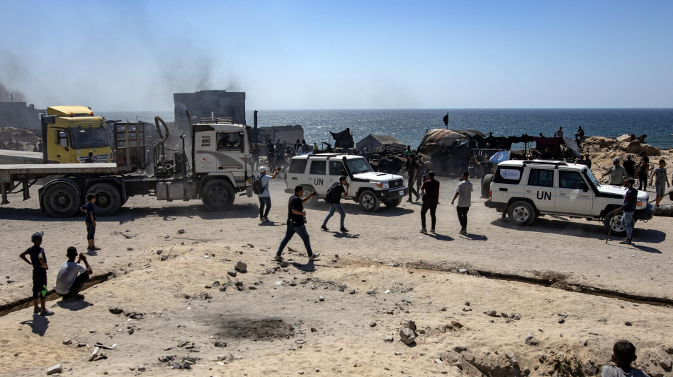 Fonti mediche, attacchi Israele a Gaza, oggi 15 morti