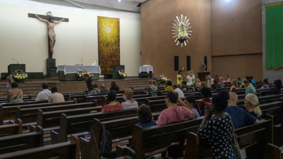 Br&eacute;sil: &Agrave; Copacabana, les &eacute;lecteurs dans une &eacute;glise catholique se d&eacute;chirent 