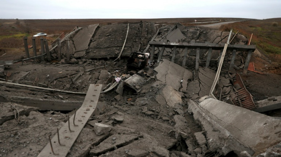 Ruas vazias ap&oacute;s bombardeio russo em Kherson