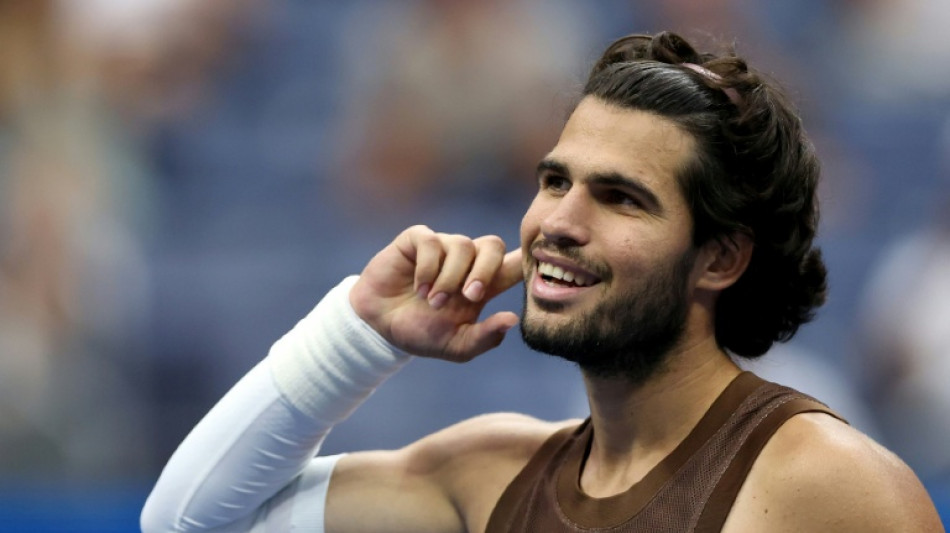 Alcaraz firma un s&oacute;lido debut del US Open en su regreso tras lesi&oacute;n