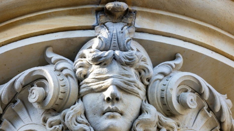 Betrunkenen mit Auto &uuml;berrollt und wegfahren: 20-J&auml;hriger in Essen verurteilt