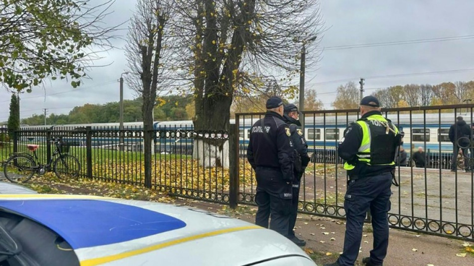 Cuatro muertos y 12 heridos por una explosión en una estación de tren en Ucrania