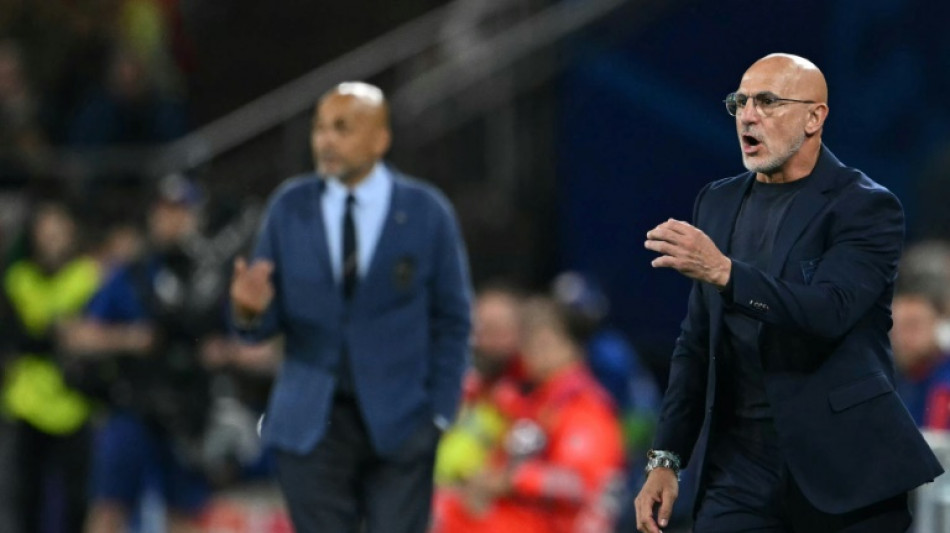 "Sigo achando que n&atilde;o h&aacute; sele&ccedil;&atilde;o melhor do que a Espanha", diz t&eacute;cnico De la Fuente