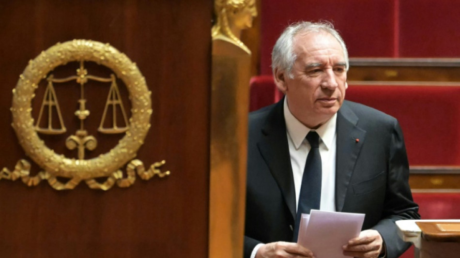 Sem maioria parlamentar, governo franc&ecirc;s aprova por decreto or&ccedil;amento para 2025