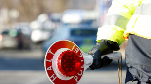 Kind kommt neben Autobahn zur Welt: Polizei in Niedersachsen sperrt Auffahrt