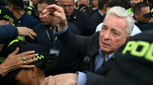 Gericht in Kolumbien hebt Verurteilung von Ex-Präsident Uribe auf