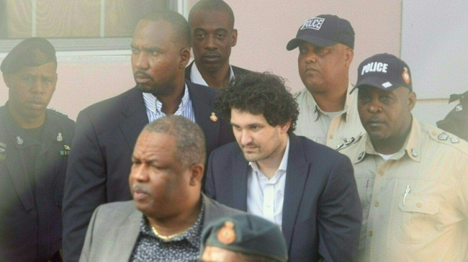 Crypto: l'ex-patron de FTX extrad&eacute;, en route pour New York