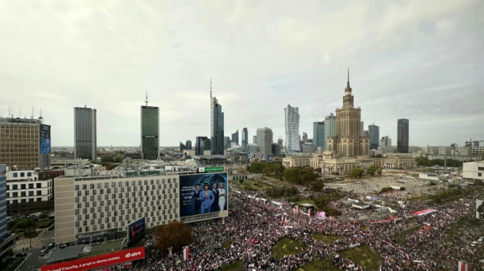 Um milh&atilde;o de pessoas protestam contra o governo na capital da Pol&ocirc;nia