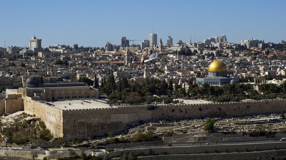 Media, 'coloni irrompono alla moschea al Aqsa a Gerusalemme est'